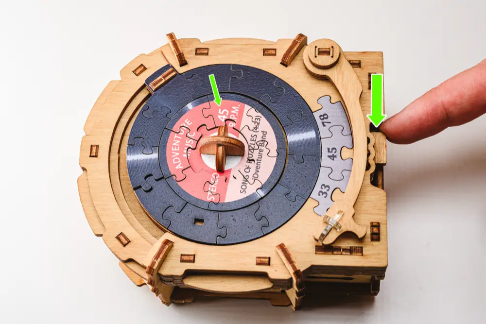 CluePuzzle Tourne-disque : indices et solution – Indices – Énigme 1 – Solution