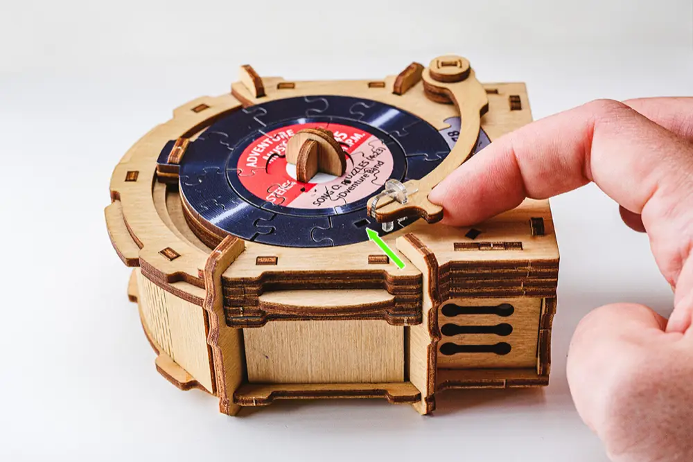CluePuzzle Tourne-disque : indices et solution – Indices – Énigme 2 – Solution